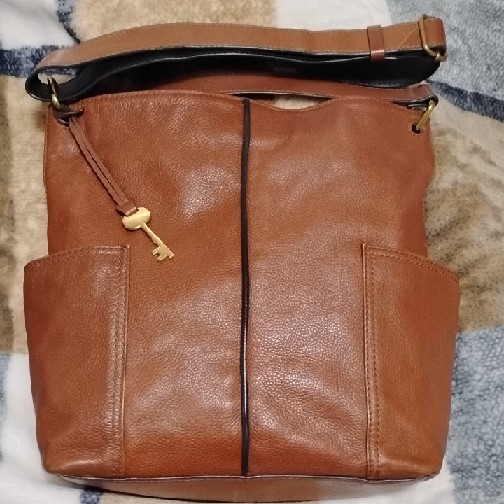 Fossil 100% Cowhide Leather Shoulder Bag With Key Charm
